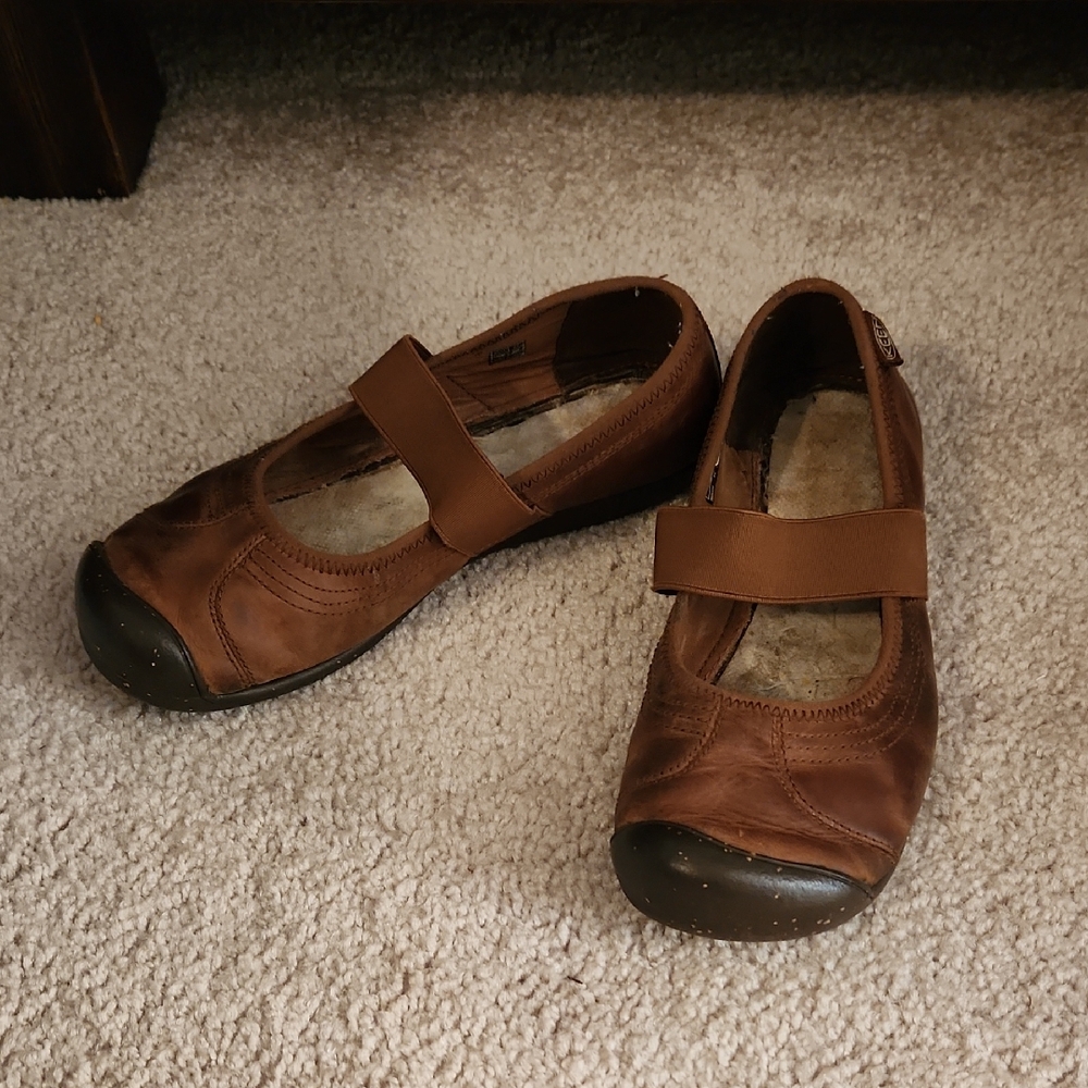 Keen Brown Flats with Black Toe